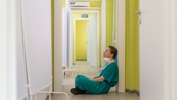 Crisis? Laat wetenschapper samenwerken met verpleger, kunstenaar en ondernemer 