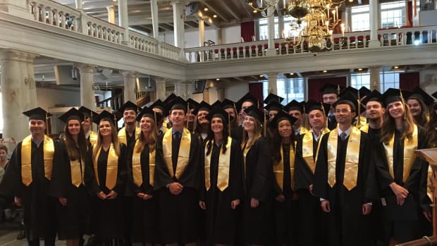 UvA-geheimen | Waarom jij (g)een afstudeerhoedje mag gooien