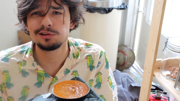 Cooking with Ro | &lsquo;This is how you make a nice cup of peanut sauce&rsquo;