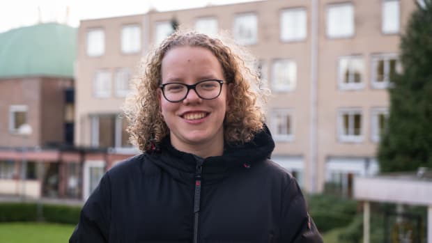 Video | Student Elsemarije lives in an elderly home