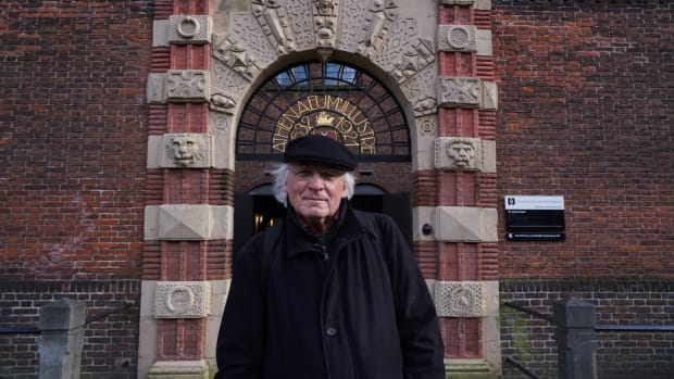 Video | Herman Pleij: &lsquo;Tijdens de Maagdenhuisbezetting bracht ik wc-rollen over een wiebelbrug&rsquo;