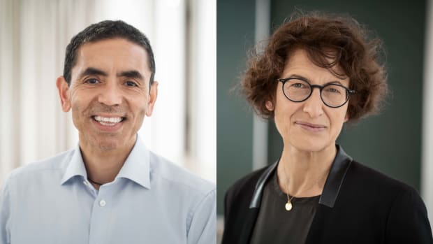 Eredoctoraat voor ontwikkelaars coronavaccin: ‘Kanker is veel complexer’