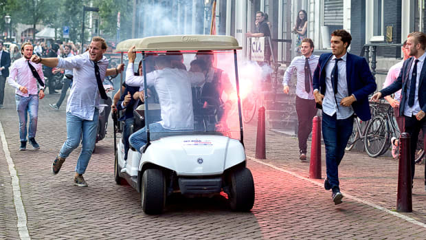 Corps schaft dispuutsontgroening af, zes disputen geschorst