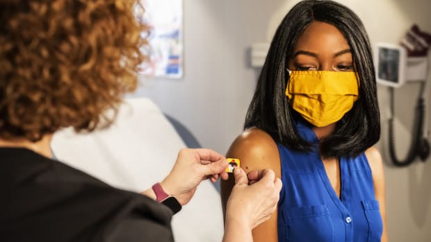 ‘Ongevaccineerden weren gaat in tegen principes van goede wetenschap’