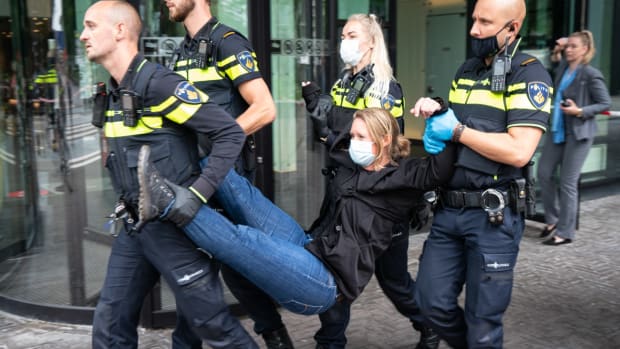 UvA&rsquo;ers afgevoerd bij bezetting kantoor pensioenfonds ABP