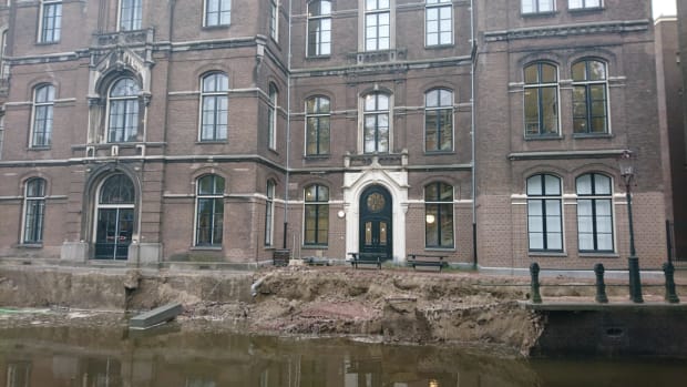 Update | Kade bij UvA-gebouw in centrum deels ingestort