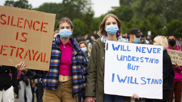 &lsquo;Het overtreden van de coronamaatregelen is een vorm van verzet&rsquo;