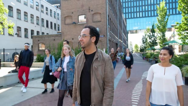 ‘Als je eerstegeneratiestudent bent, legt niemand uit hoe het werkt’