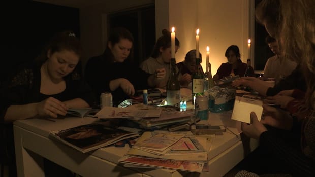 Video | Zines maken met Pisswife: &lsquo;Ik hou al heel erg van collages maken&rsquo;