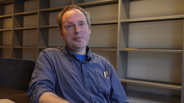 Video | &lsquo;Gedichten naar Fries vertalen voelt voor mij als een noodzaak&rsquo;