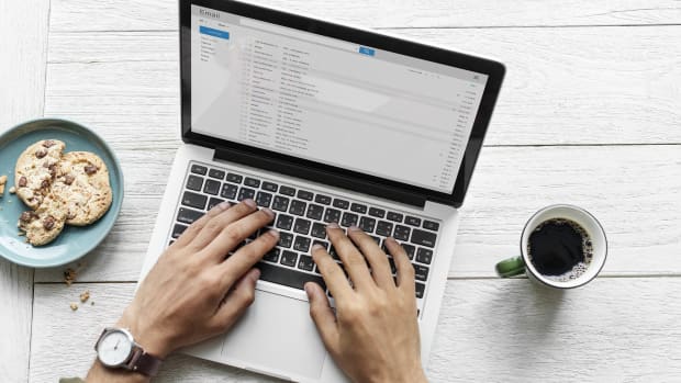 ‘Hee meneeerie’ – zo schrijf je (g)een mail aan je hoogleraar of docent