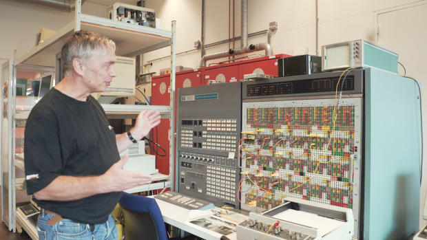 Video | Decennia aan computergeschiedenis in het UvA-Computermuseum