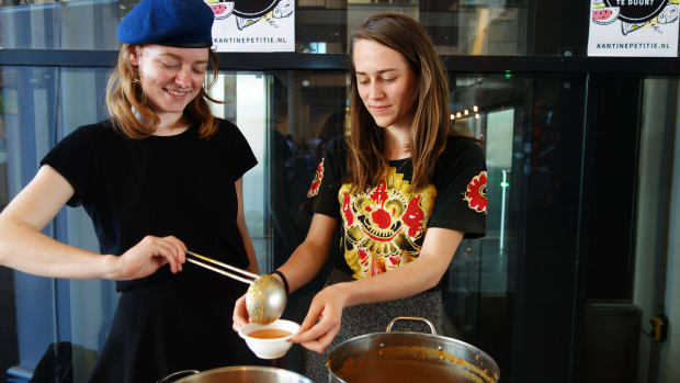 Student organisations take action against expensive canteen meals