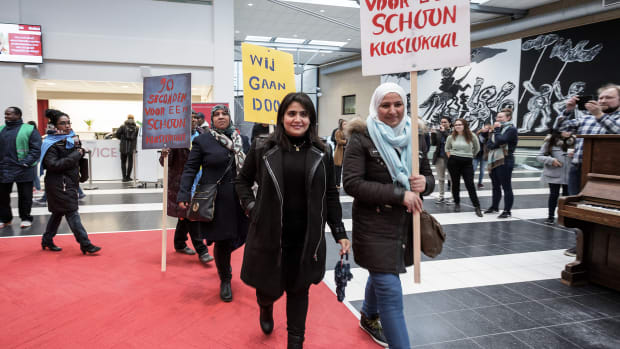 Medewerkers, studenten en schoonmakers schrijven brandbrief aan bestuur