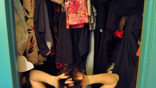 Amfi-student doorzocht propvolle kledingkasten