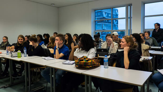 Op z'n Duits | Regenboog aan grijstinten