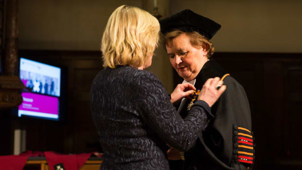 Van den Boom pleads for entry requirements in farewell speech 