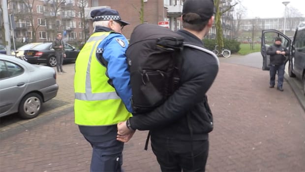 Video | Folia-verslaggever gearresteerd voor Leeuwenburg
