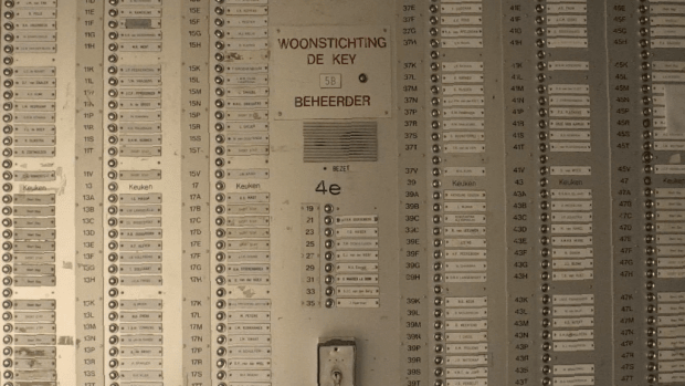 Video | Weesperflat 50 jaar: 'De hele flat stond op zijn kop'