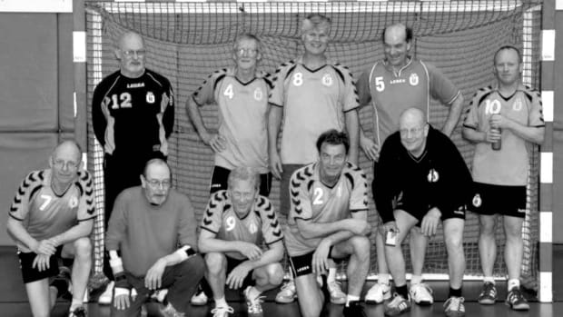 Sport Kort | Handbalopa's houden het voor gezien
