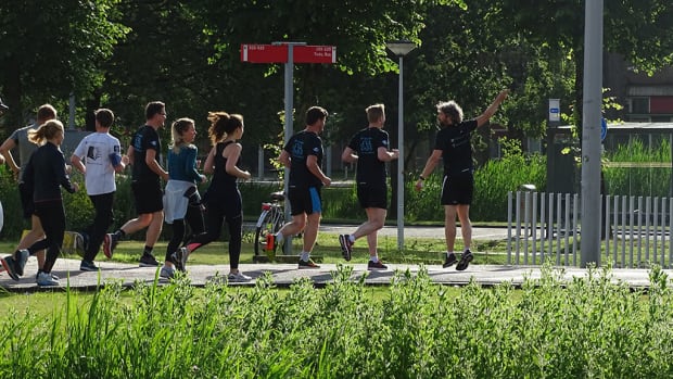 Kantoorslaaf doet Dam tot Dam (2): de eerste blessures