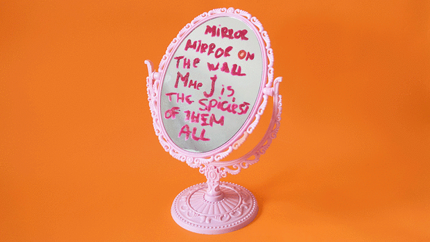 Madame Jeanette wil modewereld niet al te serieus nemen