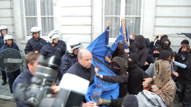 Een kraakhandleiding als afstudeerproject. Mag dat?