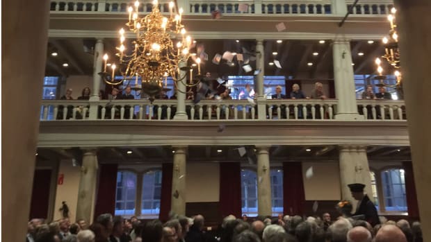 384e Diesviering UvA ontsierd door geschreeuw en pamfletten