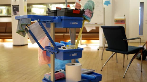 Grote onrust onder schoonmakers Roeterseilandcampus