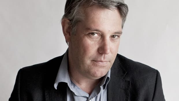 Hoogleraar Damiaan Denys gaat het theater in