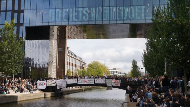 Demonstratie op de Roeterseilandcampus.