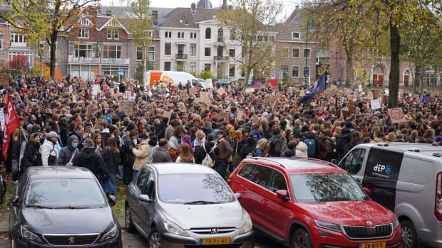 Protest in Utrecht tegen de bezuinigingen