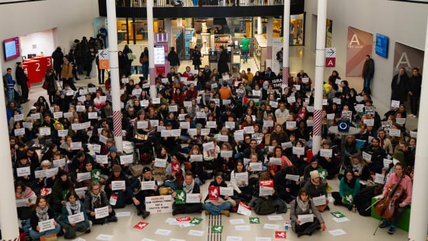 De sit-in in het ABC-gebouw