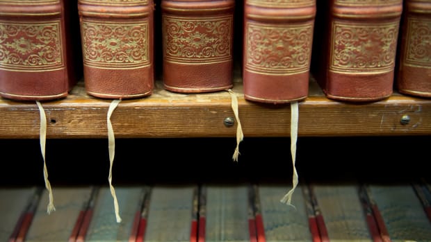 Books in the IWO depot of the University Library.