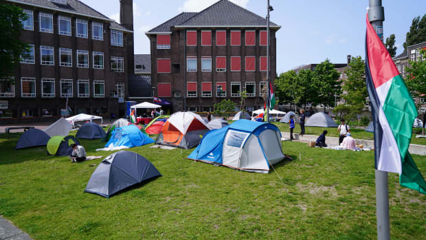 Liveblog | Gesprekken tussen CvB en demonstranten geklapt