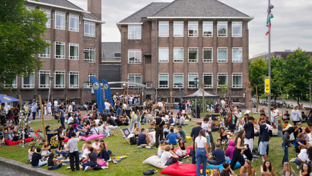 De offici&euml;le Intreeweek.