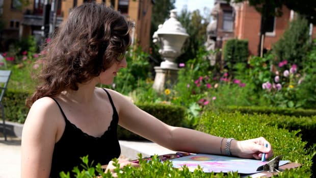 Video | Students channel their inner Rembrandt in the Rijksmuseum gardens