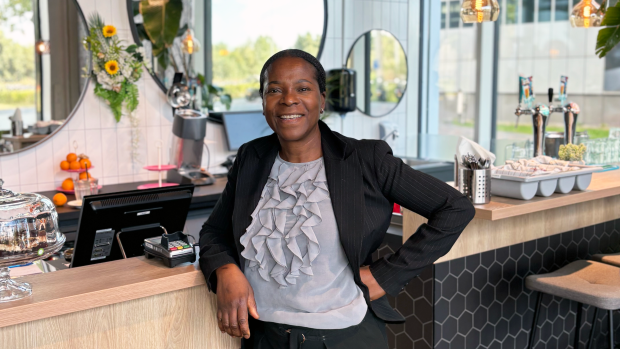 Afro-Surinaams restaurant opent op Science Park: &lsquo;Iedereen kent roti, maar niet de moksi alesi&rsquo;