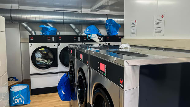 Wasmachines at Darlingstraat, next to Spinozacampus