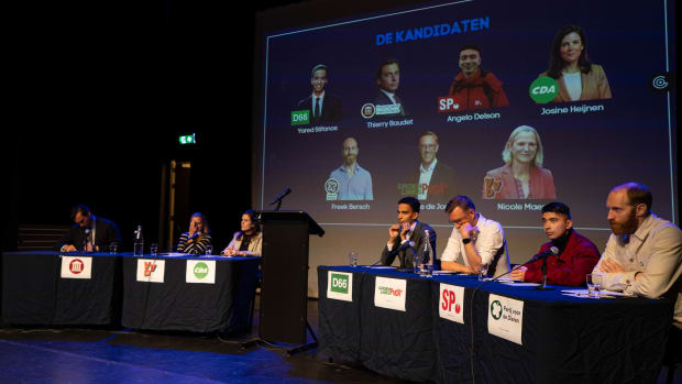 The debating politicians in Crea.