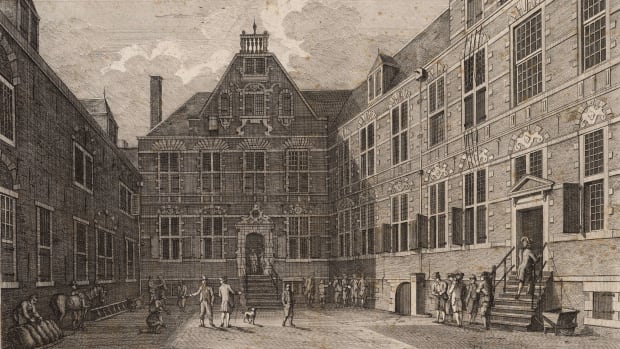 Gezicht op de binnenplaats van het Oost-Indisch huis aan de Kloveniersburgwal rond 1800.