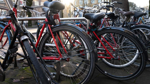 Duizenden Amsterdamse studenten hebben een Swapfiets. Maar is het echt zo&rsquo;n goede deal?