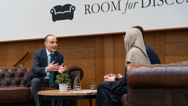 Ammar Hijazi with the interviewers of the debate platform Room for Discussion