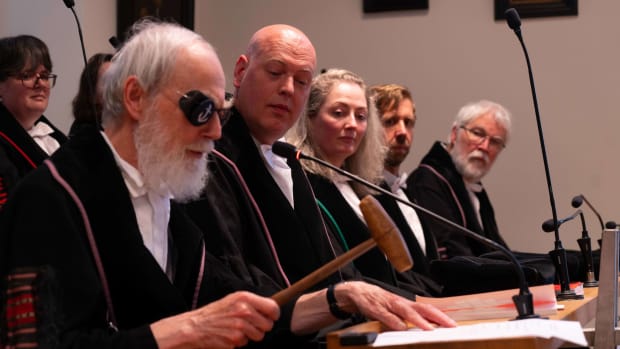 Peter van Emde Boas hamert zijn 500ste promotie af op de UvA.