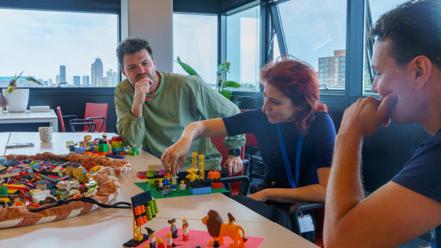 Aan de hand van Lego worden abstracte concepten uitgewerkt