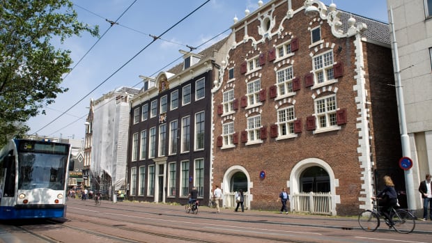 Makelaar Cushman & Wakefield zet oude UB aan de Singel in de etalage