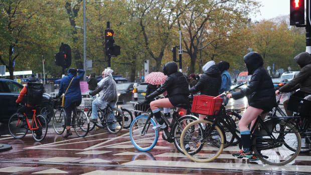 Fietsers in de regen