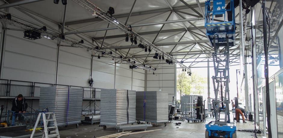 Even snel als de tent er stond, wordt hij nu weer afgebroken