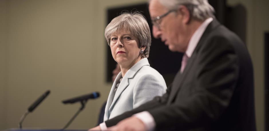 Theresa May en Jean-Claude Juncker in november 2017