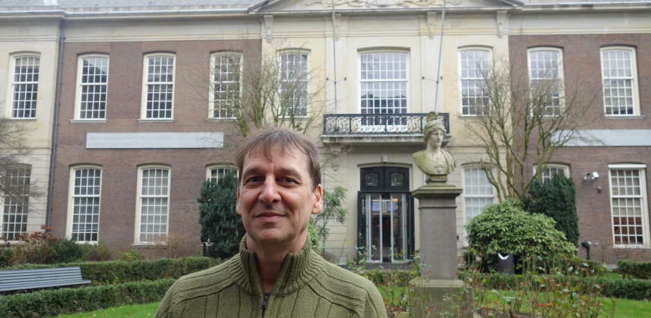 Iain Howard bij de Oudemanhuispoort